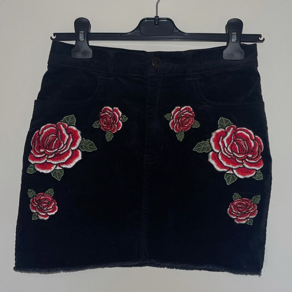 Forever 21 Black High Waisted Velvet Skirt